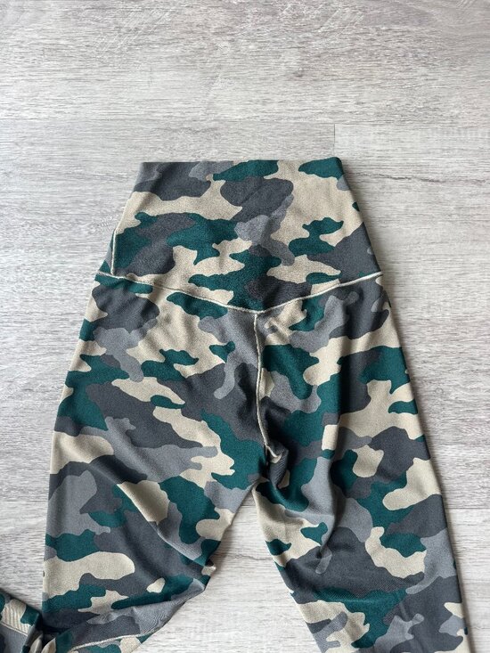 Aerie OFFLINE Camo Flare Leggings Scrunch Butt Green High Waisted Yoga Pants S - Picture 8 of 10